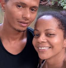 Virginia Fonseca mostrou nos Stories do Instagram que já está a bordo do  avião com destino a Madri, na Espanha, nesta sexta-feira (24/10). A  influenciadora embarcou acompanhada de Duda Freire, uma de