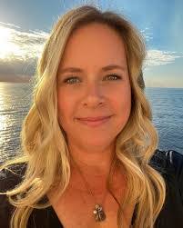 Julie Durrett's Instagram, Twitter & Facebook