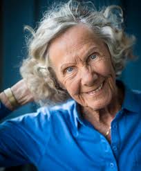 Göteborgska uttryck, avsnitt 3b: Tidigt 1970-tal. På gården i Brunnsbo,  Göteborg. Jag tuggar på min sista bit Mjölk-Choko. Stor kille tornar upp  sig.