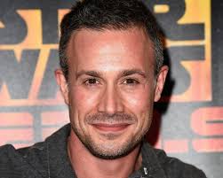 Freddie Prinze Jr.: l'ex fidanzatino d'America compie 40 anni lontano da  Hollywood