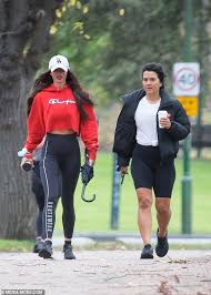 Newspaper headlines, it's been less than a month since she debuted her romance with collingwood coach nathan buckley. 1sqo98ogzjn6sm