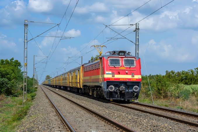 Railways set to run 992 special trains to manage Kumbh Mela rush in 2025 |  India News - Business Standard