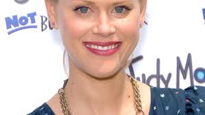 Janet Varney Biography, Celebrity Facts and Awards