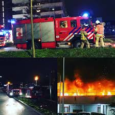 Na zes uur blussen werd het sein brand meester gegeven. Melding Grote Brand Zwolle Oozo Nl
