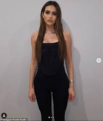 On her social media sites, we can see her pictures with her boyfriend, as per the info, hamlin is in a relationship with her boyfriend, named. Amelia Hamlin Dons Kim Kardashian S Skims Bodysuit After Slamming Criticism Of Scott Disick Romance Aktuelle Boulevard Nachrichten Und Fotogalerien Zu Stars Sternchen