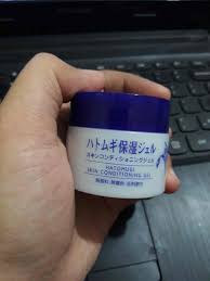 Simply soak a few cotton pads with this hatomugi skin conditioner and layer these pads around the face. Naturie Skin Conditioning Gel Review Indonesia