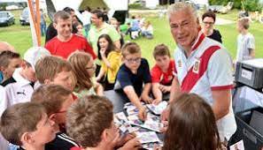 Drei neuzugänge konnte trainer dietmar kühbauer am montagnachmittag zur ersten einheit in der liga. Toni Polster Steigt Mit Wiener Viktoria In Regionalliga Auf
