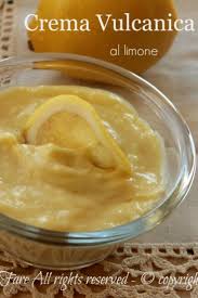 La crema pasticcera (o crema pasticciera o comunemente abbreviato in crema) è un tipo di crema preparato a base di tuorlo d'uovo, zucchero, latte e farina, utilizzata in moltissimi prodotti dolciari. Crema Vulcanica Una Crema Pasticcera Con Metodo Vulcanico Ricette Pasticceria Dolci