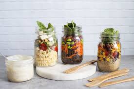 3 Salades En Pot Mason Avec Sauce Tahini Ail Et Citron Mason Jar Salad Lemon Tahini Sauce Salad In A Jar
