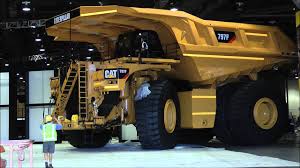 Simplified service and maintenance features reduce cat dealers can help build an optimum hauling system to maximize truck payloads and extend body and. Biggest Dumptruck In The World Caterpillar 797f Youtube