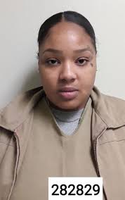 Looking for penpals:))