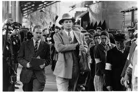 Das mädchen im roten mantel aus dem film schindlers liste steht lueger mutig gegenüber, um zu zeigen: Https Www Xn Bckstage 0za Ch Movies Film Klassiker Die Liste Bedeutet Leben