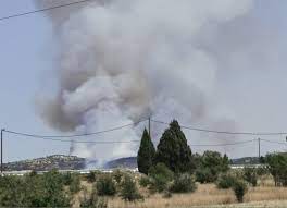 Σύμφωνα με την πυροσβεστική, περίπου στις 4 το μεσημέρι ξέσπασε φωτιά. Gouyuqmmtwkh1m