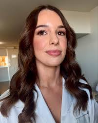 Amanda Galloway's Instagram, Twitter & Facebook