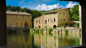 A conduzione familiare, l'hotel garantisce un ambiente caldo ed accogliente. A Bagno Vignoni La Stagione Delle Terme Parte Fra Benessere Natura Storia E Buona Cucina La Repubblica