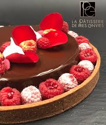 Voici Une Tarte Au Chocolat Et Framboise Il S Agit D Un Mix Entre L Entremet Et La Tarte Puisqu Tarte Chocolat Framboise Tarte Au Chocolat Chocolat Framboise