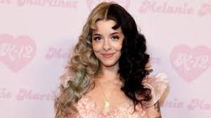 Melanie martinez no está entre los 500 artistas más apoyados y visitados de esta semana, su mejor puesto ha top lyrics de melanie martinez. Paroles Et Traduction Melanie Martinez Gingerbread Man Paroles De Chanson