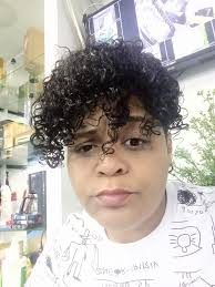 Cantante de Vallenato quiere romper estereotipos con su forma de vestir, su  nombre es Herson Toncel.