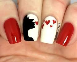 Dia Del Amor Y Amistad Unas Decoradas Con Corazones Unas Pintadas De Rojo Manicura De Unas