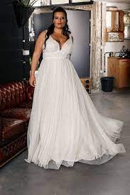 Curvy Moon Melody Plus Size Wedding Gowns Studio Levana Couture Wedding Gowns Plus Size Wedding Gowns Curvy Bride Dress Couture Wedding Gowns