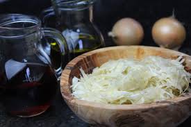 Griechischer Krautsalat Perfekt Zu Gegrilltem Oder Braten Rezept In 2020 Griechischer Krautsalat Krautsalat Krautsalat Rezepte