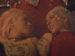 Karol G y Young Miko viven un amor adolescente en el vídeo de 'CONTIGO', la  colaboración con Tiësto