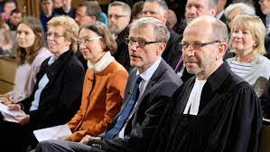 He is snubbed by her. Rheinische Kirche Wahlt Prases Und Finanzchef Neu Evangelisch De