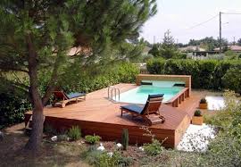 Piscine Hors Sol Bois Chaises Longues Bois Coussins Bleus Backyard Pool Pool Landscape Design Swimming Pools Backyard