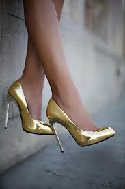 Chaussure dorée a talon tendance. La Chaussure Talon Haut 20 Idees A La Mode Cette Saison