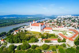 Du hast 4 möglichkeiten, von slowakei nach österreich zu kommen. Bratislava In Der Slowakei Sehenswurdigkeiten Tipps