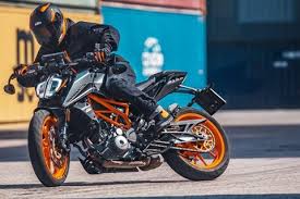 , vendo i seguenti pezzi : Motorrad Berichte Fur Ktm 390 Duke