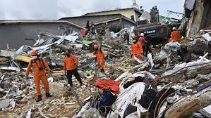 Presiden jokowi hari ini melakukan kunjungan kerja ke sulawesi barat. Korban Gempa Sulawesi Barat Hingga Kini 43 Orang Meninggal