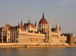Országház, pronounced ˈorsaːghaːz, which translates to house of the country or house of the nation). Besichtigung Des Ungarischen Parlaments In Budapest Happytovisit Com