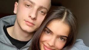 Me shqelma e grushte, kryebashkiaku i Matit publikon videon: Momenti nga  dhuna ndaj 2 zyrtarëve! Banda e PD-së pa vulë nuk rri pa bërë çorbë