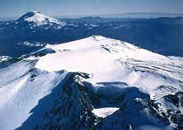 El volcán copahue es un estratovolcán activo en erupción, ubicado en plena cordillera de los andes en el límite entre la. Global Volcanism Program Copahue