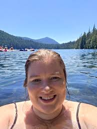 jewelry crafter introduces her work