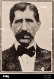 Elmer Beach's Instagram, Twitter & Facebook