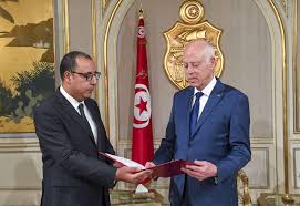 وشدّد قيس سعيد على ضرورة أن تُبنى الحملات على النقاش والفكر وليس على التشويه والثلب. Ø¨Ø§Ù„ÙÙŠØ¯ÙŠÙˆ Ø±Ø¦ÙŠØ³ Ø§Ù„Ø¬Ù…Ù‡ÙˆØ±ÙŠØ© ØºØ§Ø¶Ø¨ Ù…Ù† Ø§Ù‚Ø§Ù„Ø© Ø±Ø¦ÙŠØ³ Ø§Ù„Ù‡ÙŠØ¦Ø© Ø§Ù„ÙˆØ·Ù†ÙŠØ© Ettounsi