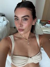 loves a pool day ☀️