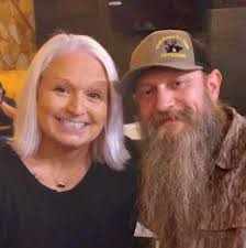 is anyone able to help me out with maybe door dash for me & my three kids?  or even if someone could help me out with maybe with some of the bill