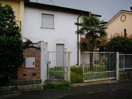 3 stanze, 1 wc, 85 m². Abitazione Di Tipo Civile Motta Visconti 80 000 150 000 Euro Enti E Tribunali