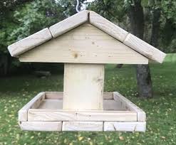 epingle sur mangeoire oiseau