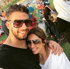 ونشر محمد رمضان عبر حسابه على إنستقرام، مجموعة من الصور مع عائلته، وتصدرتها صورته مع زوجته وهو ممسك بيدها. ØµÙˆØ± Ø´Ø±ÙŠÙ Ø§ÙƒØ±Ø§Ù…ÙŠ Ø­Ø§Ø±Ø³ Ø¹Ø±ÙŠÙ† Ø§Ù„Ø§Ù‡Ù„ÙŠ Ù…ÙˆÙ‚Ø¹ Ù…Ø­ØªÙˆÙ‰