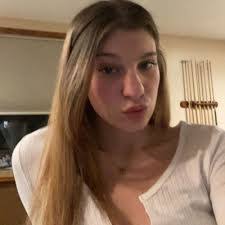 Alexa Larson's Instagram, Twitter & Facebook