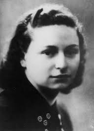 Rita Rosani Nata a Trieste il 20 novembre 1920, uccisa sul monte Comun di  Negrar (Verona) il 17 settembre 1944, maestra elementare, Medaglia d'oro al  Valor militare alla memoria. La sua era