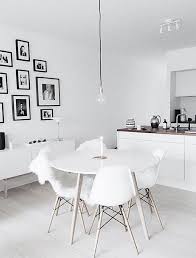 Stilvolle Essgruppe Fur Dein Esszimmer Oder Kuche In Weiss Interieur Keukentafel Stoelen En Scandinavisch Interieur
