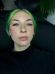 Anybody free today or tomorrow for hybrid lashes pls