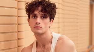 Star turn: from bricklayer's son to principal artist