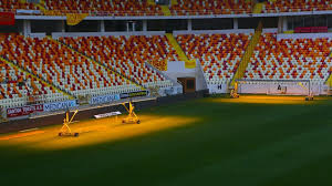 Süper lig ekiplerinden btcturk yeni malatyaspor'un maçlarını oynadığı yeni malatya stadyumu'nun zemini bakıma alındı. Yeni Malatya Stadi Nin Zemini Denetlendi