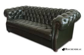 Le canapé chesterfield se décline et se réinvente à chaque instant pour s'adapter à tous les intérieurs ! Chesterfield Canape Face Vert Anglais Jpg